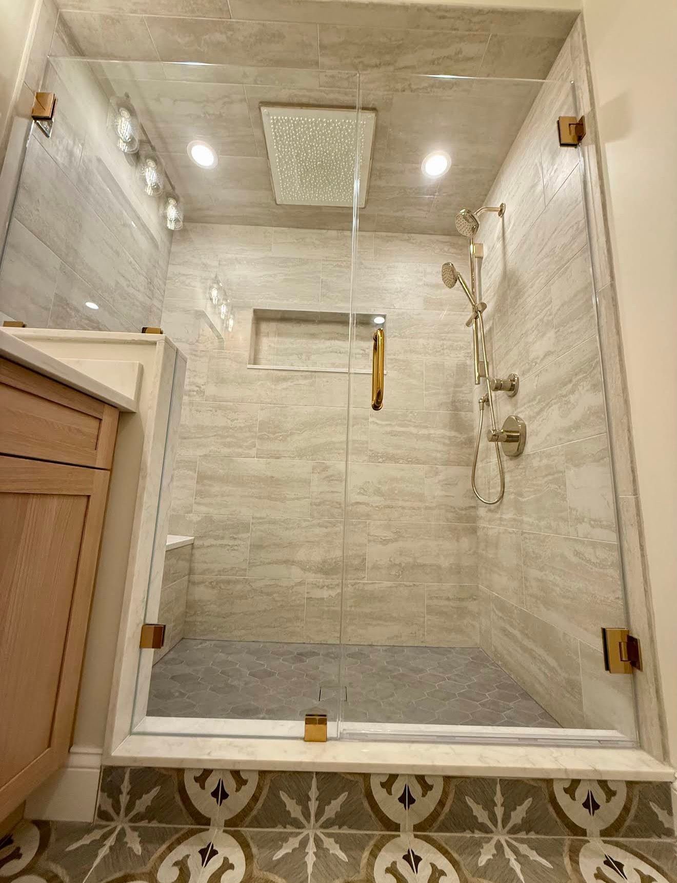 Travertine walk-in shower with bench and niche